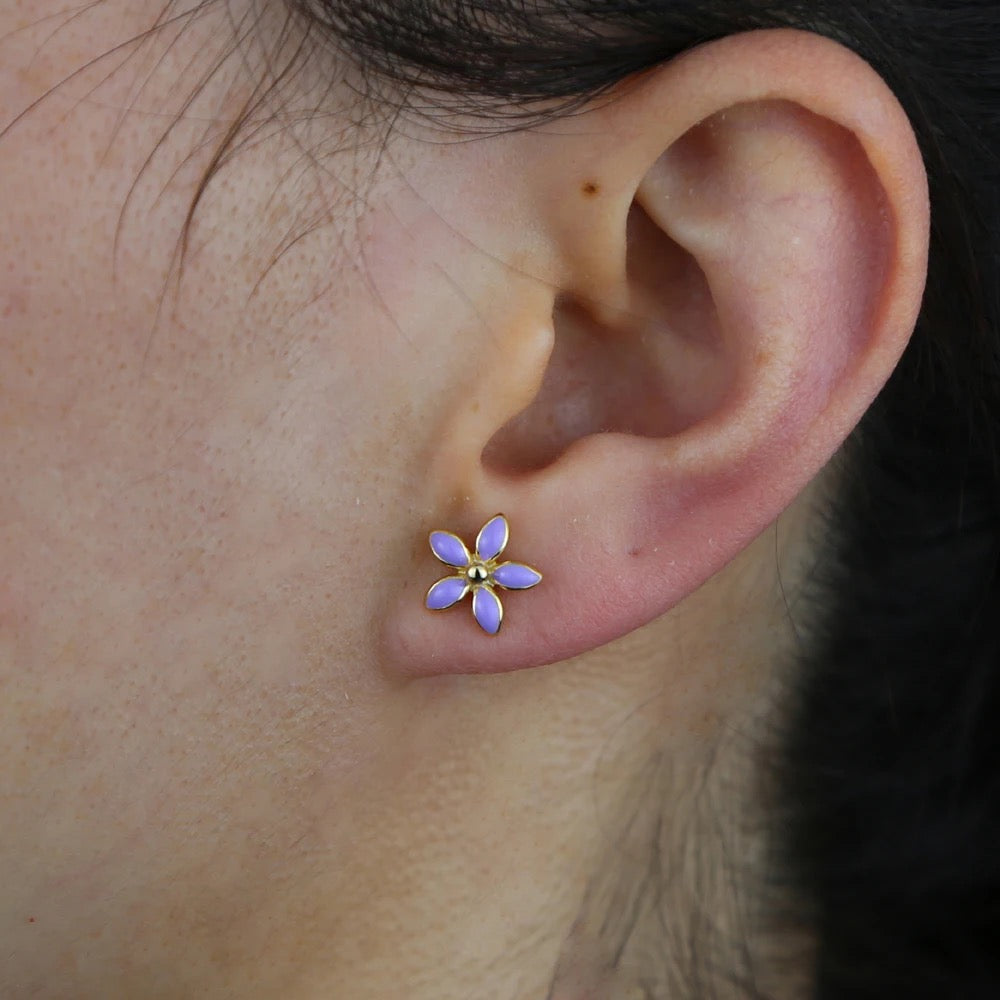 Small 4mm enamel daisy flower stud earring